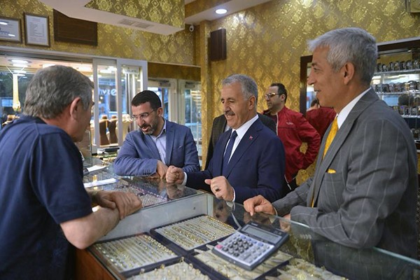 kars’ta,-esnaflardan-udh-bakani-ahmet-arslan’a-destek-(6).jpg