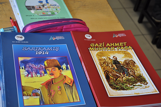 kars’ta,-ogrencilere-sarikamis-ve-gazi-ahmet-muhtar-pasa-cizgi-romani-dagitildi--(5).jpg