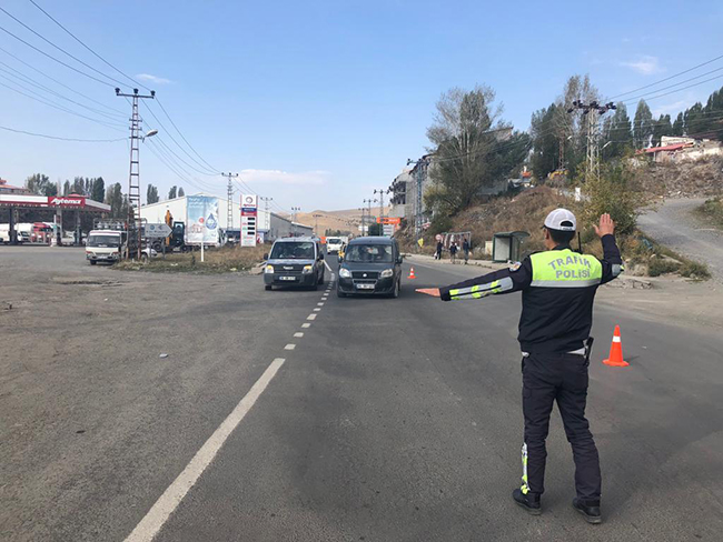 kars’ta-‘emniyet-kemeri’-uygulamasi-yapildi-(5).jpg