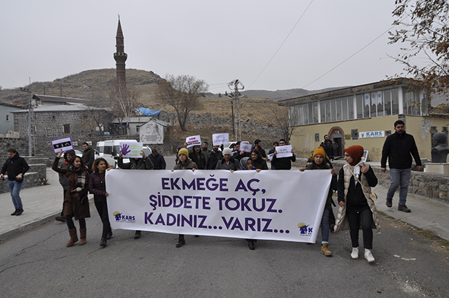 kars’ta-“kadina-yonelik-siddete-hayir”-yuruyusu-(2).jpg