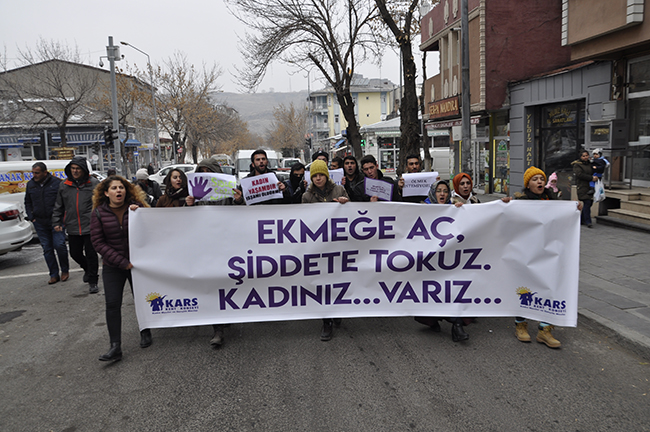 kars’ta-“kadina-yonelik-siddete-hayir”-yuruyusu-(6).jpg