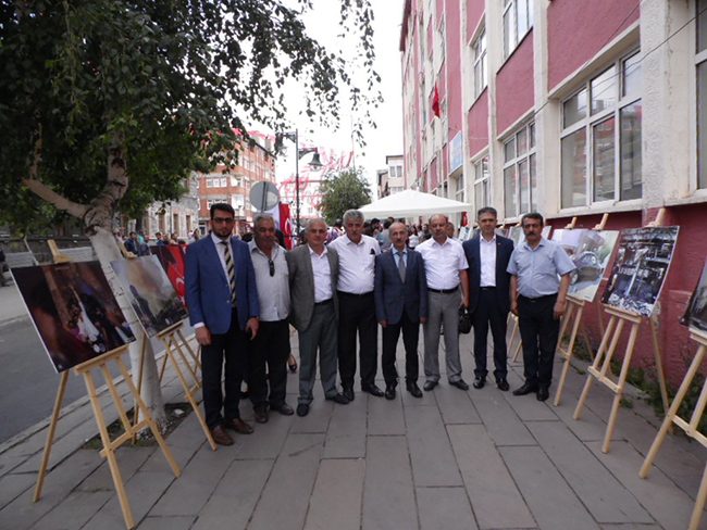 kars’ta-15-temmuz-fotograf-sergisi-acildi-(13).jpg