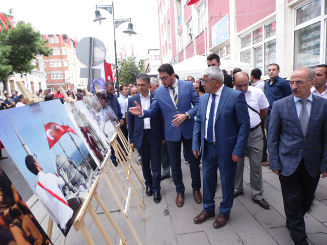 kars’ta-15-temmuz-fotograf-sergisi-acildi-(4).jpg