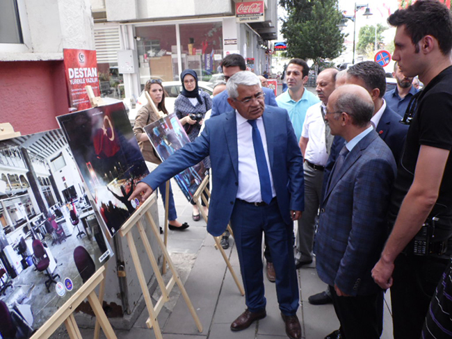 kars’ta-15-temmuz-fotograf-sergisi-acildi-(6).jpg