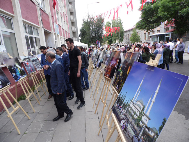 kars’ta-15-temmuz-fotograf-sergisi-acildi-(8).jpg