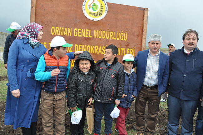 kars’ta-15-temmuz-hatira-ormani-olusturuldu-(2).jpg