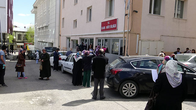 kars’ta-160-kisilik-ise-yuzlerce-kisi-basvurdu--(1).jpg
