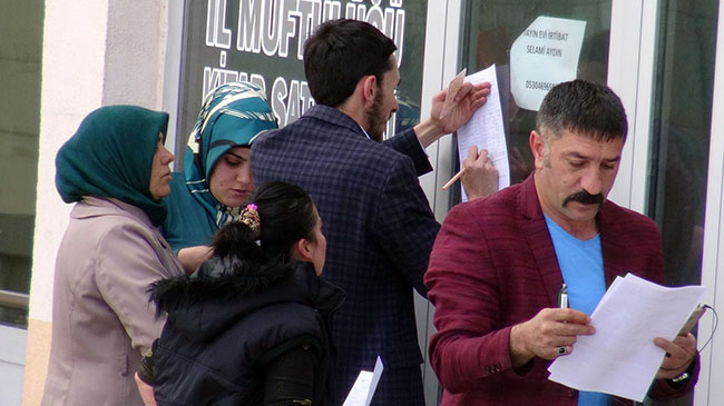 kars’ta-160-kisilik-ise-yuzlerce-kisi-basvurdu--(4).jpg