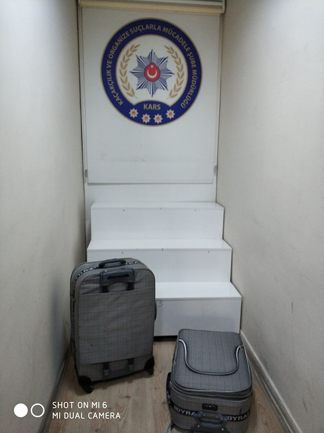 kars’ta-2-bin-780-paket-kacak-sigara-yakalandi-(1).jpg