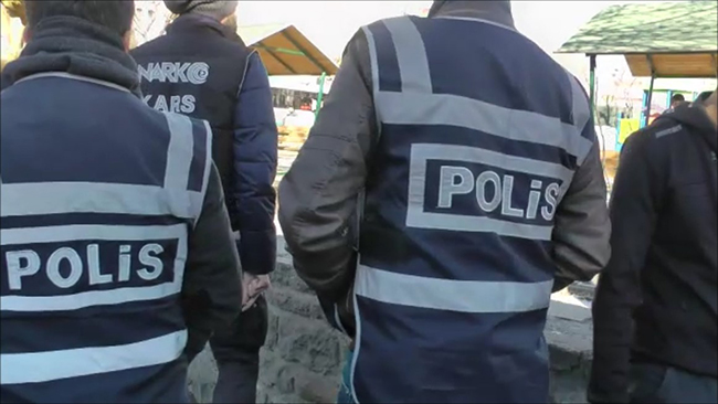 kars’ta-24-ekip,-90-polisle-guvenlik-uygulamasi-yapildi-(4).jpg