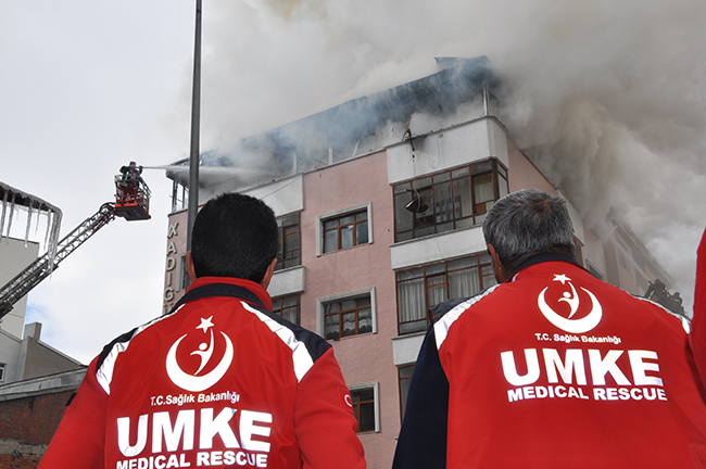 kars’ta-5-katli-binada-cikan-yangin-panige-neden-oldu-(5).jpg