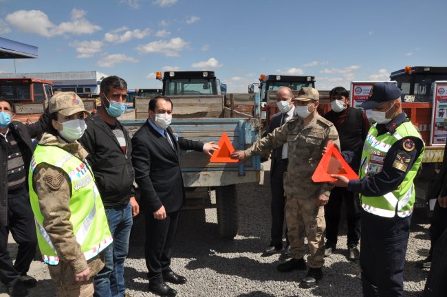 kars’ta-800-adet-reflektor-ucretsiz-dagitildi-(8).jpg