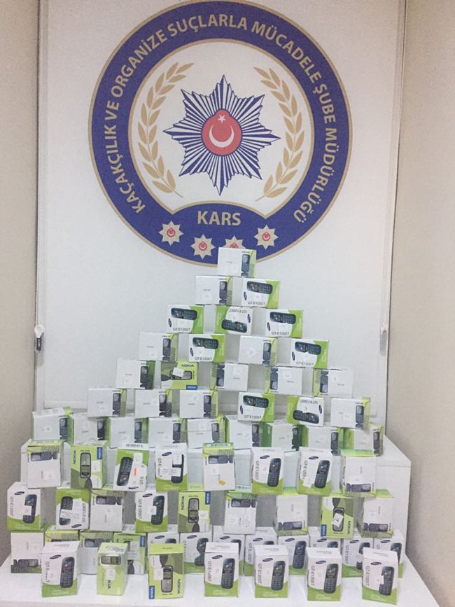kars’ta-98-kacak-telefon-yakalandi-(1).jpg
