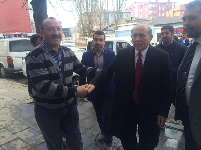 kars’ta-ak-parti’nin-referandum-calismalari-suruyor!-(2).jpg