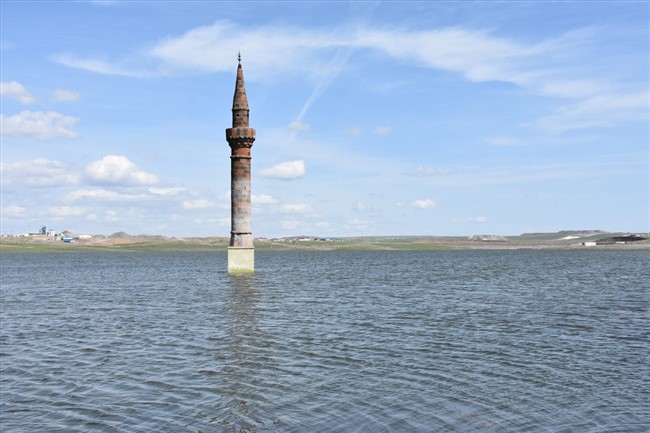 kars’ta-baraj-sulari-altindaki-eski-yerlesim-yerleri-ilginc-goruntu-olusturdu-(1).jpg