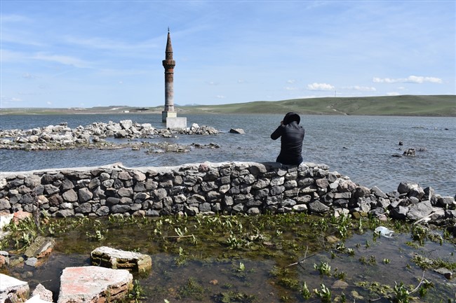 kars’ta-baraj-sulari-altindaki-eski-yerlesim-yerleri-ilginc-goruntu-olusturdu-(2).jpg