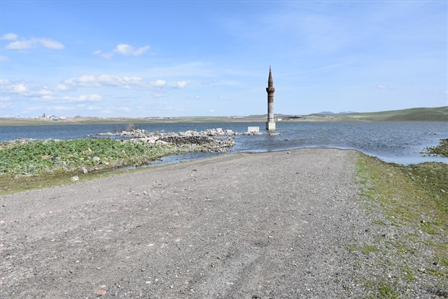 kars’ta-baraj-sulari-altindaki-eski-yerlesim-yerleri-ilginc-goruntu-olusturdu-(5).jpg