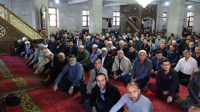 kars’ta-bayram-namazi-coskuyla-kilindi-(3).jpg