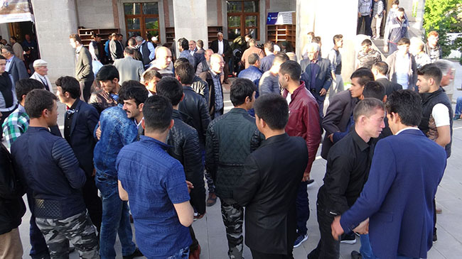 kars’ta-bayram-namazi-coskuyla-kilindi-(8).jpg