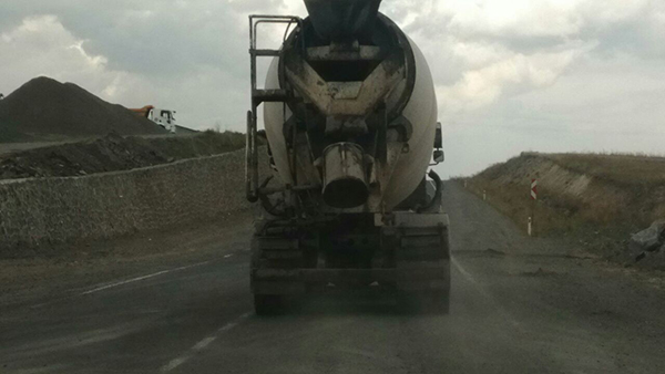 kars’ta-beton-mikserleri-tehlike-saciyor-(2).jpg