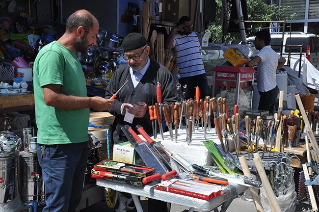 kars’ta-bicaklar-tezgahlarda-yerini-aldi-(1).jpg