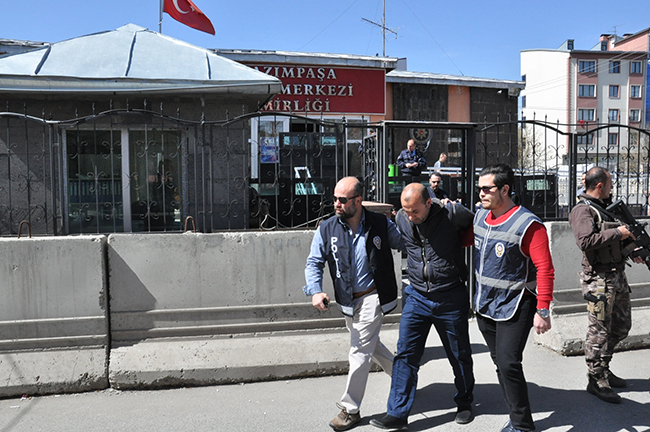 kars’ta-cinayet-zanlilari-adliyeye-sevk-edildi-(3).jpg