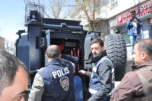 kars’ta-cinayet-zanlilari-adliyeye-sevk-edildi-(7).jpg