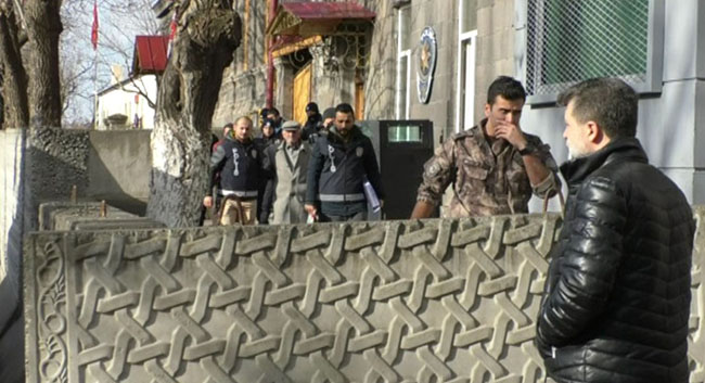 kars’ta-cinayet-zanlilari-adliyeye-sevk-edildi--(1).jpg