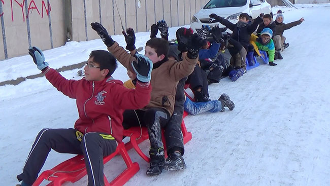kars’ta-cocuklarin-kizak-keyfi--(2).jpg