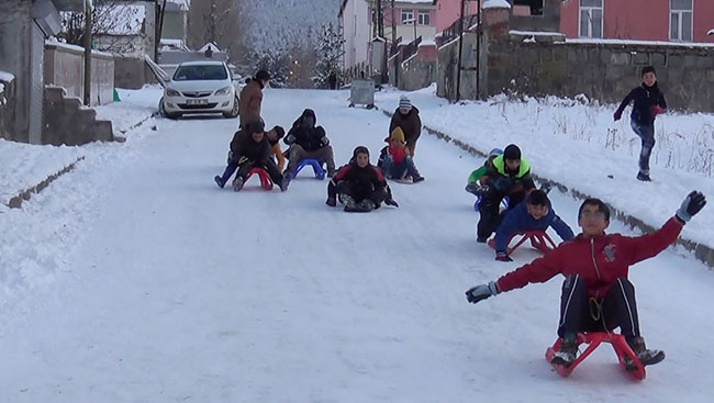 kars’ta-cocuklarin-kizak-keyfi--(3).jpg