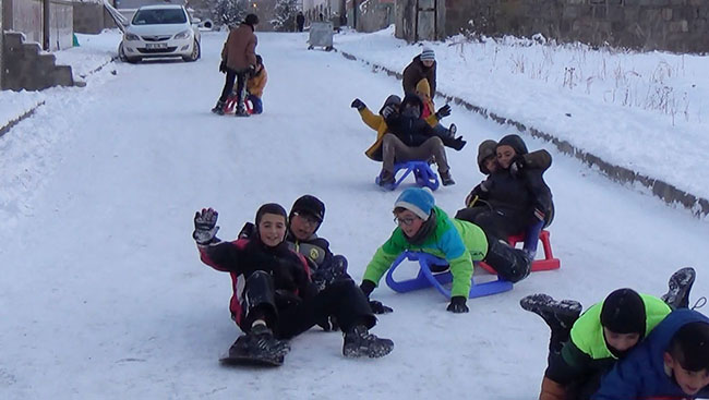 kars’ta-cocuklarin-kizak-keyfi--(6).jpg