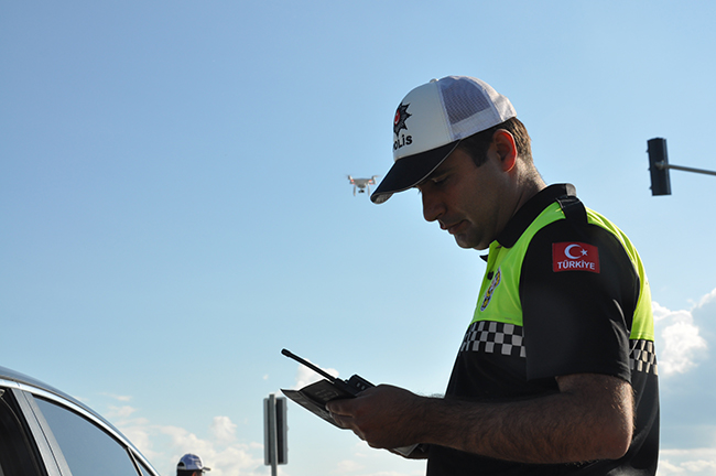 kars’ta-drone-ile-denetim-yapildi-httpwww.karsmanset.comhaberkarsta-polis-ve-jandarmadan-ortaklasa-guvenlik-uygulamasi-39937.htm--(8).jpg
