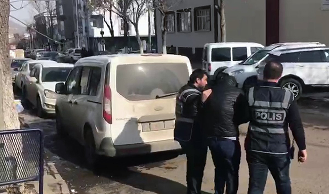 kars’ta-fuhus-operasyonu-43-gozalti-(4).jpg