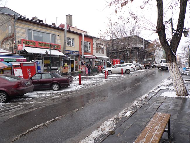 kars’ta-gorulmemis-uygulama-serka-ataturk-caddesini-rehin-aldi!-(1).jpg
