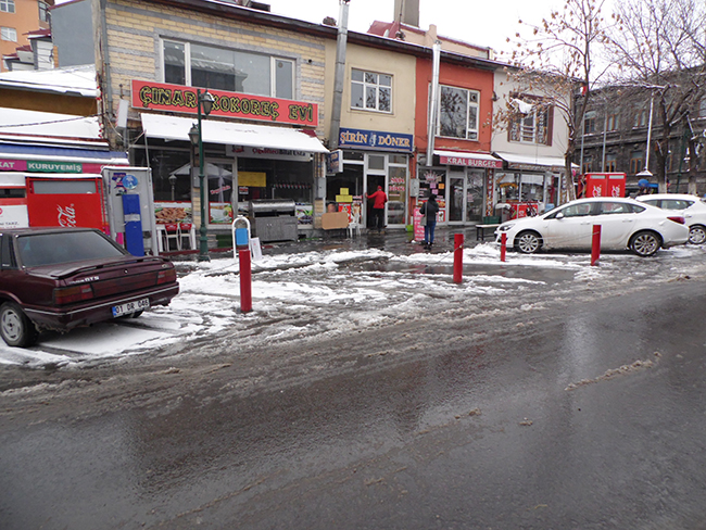 kars’ta-gorulmemis-uygulama-serka-ataturk-caddesini-rehin-aldi!-(2)-001.jpg