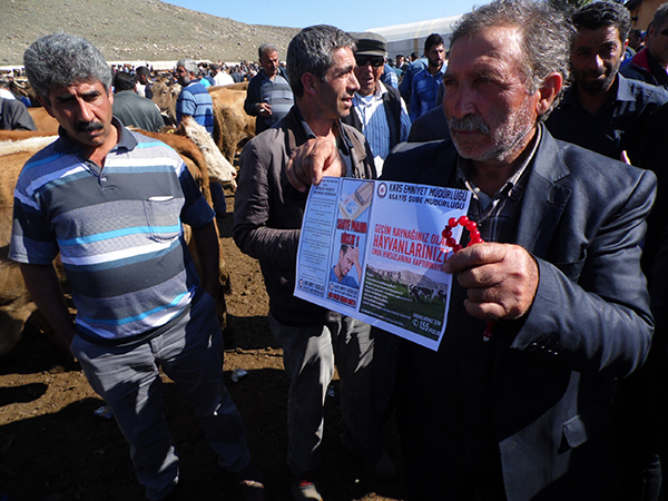 kars’ta-hayvan-pazarinda-sahte-para-uyarisi-(13).jpg
