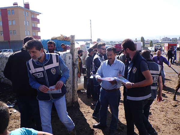 kars’ta-hayvan-pazarinda-sahte-para-uyarisi-(3).jpg
