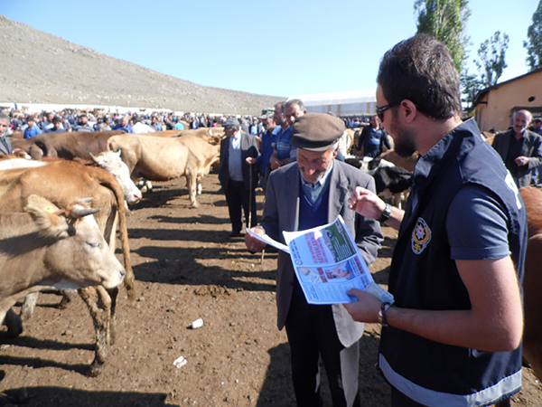 kars’ta-hayvan-pazarinda-sahte-para-uyarisi-(8).jpg