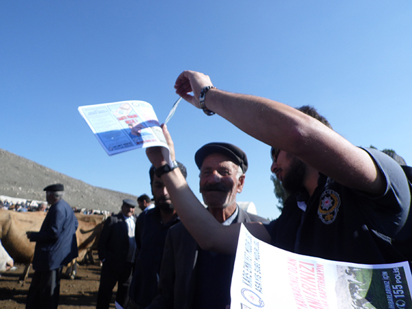 kars’ta-hayvan-pazarinda-sahte-para-uyarisi-(9).jpg