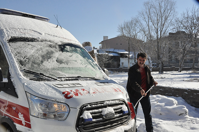 kars’ta-kar-suruculere-zor-anlar-yasatti--(3).jpg