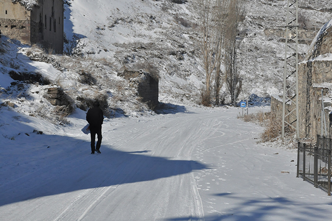 kars’ta-kar-suruculere-zor-anlar-yasatti--(7).jpg
