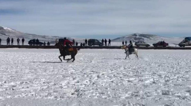kars’ta-kar-uzerinde-cirit-coskusu-(1).jpg