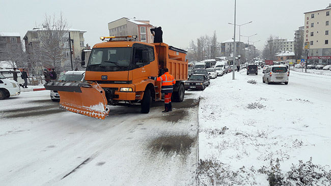 kars’ta-kar-yagdi,-hayat-durdu--(2).jpg