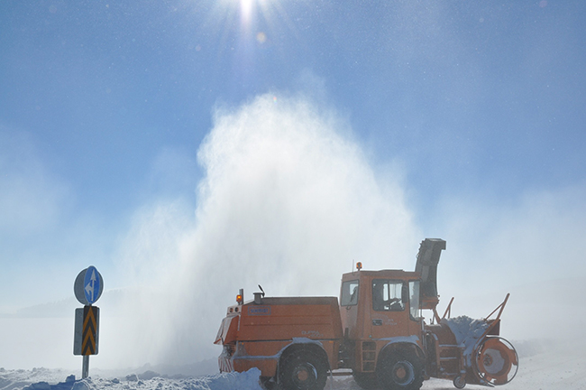 kars’ta-karayollari-ekipleri-eksi-30’da-yollari-aciyor-(7).jpg