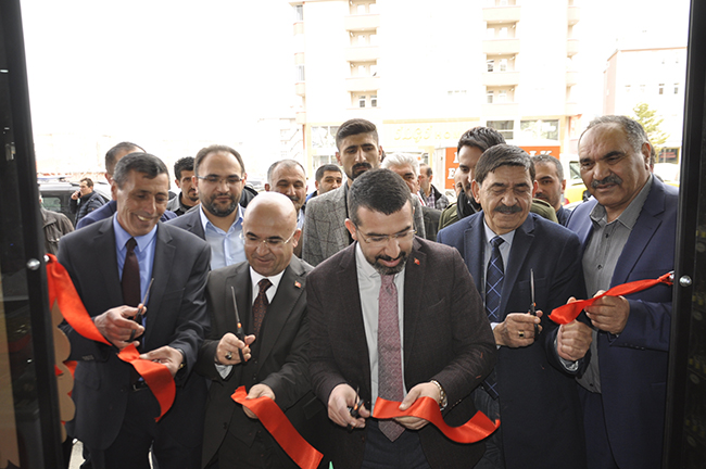 kars’ta-new-gross-alisveris-merkezi-acildi-(4).jpg