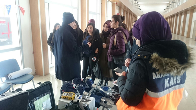 kars’ta-ogrencilere-afet-bilinci-egitimi-verildi-(1).jpeg