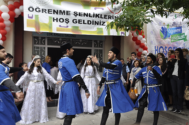 kars’ta-ogrenme-senlikleri-(1).jpg