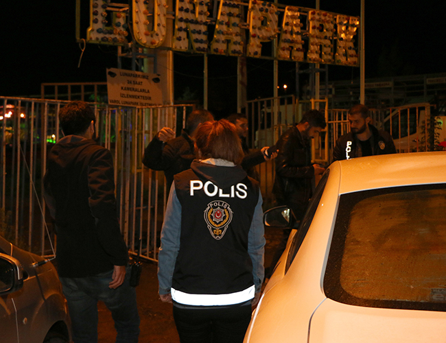 kars’ta-polis-parklarda-denetim-yapti-(1).jpg