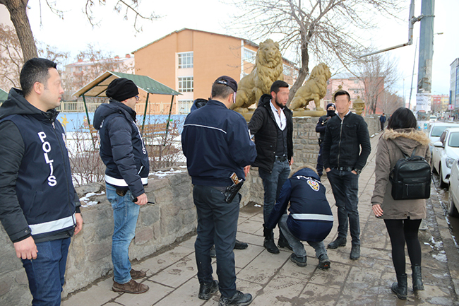 kars’ta-polis-parklari-denetledi-(1).jpg