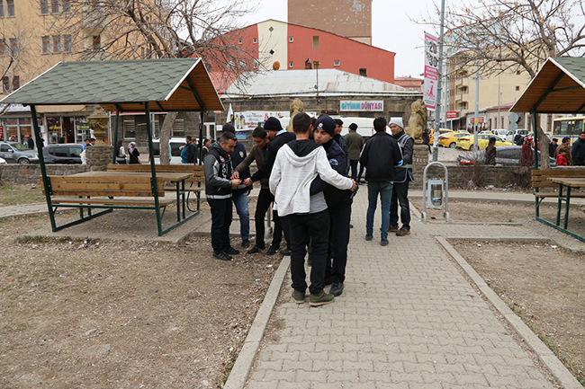 kars’ta-polis-parklari-denetledi-(4).jpg